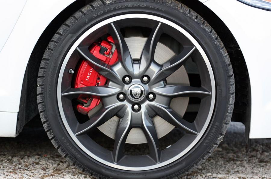  Jaguar XFR 2012 года  (фото 43 из 46)